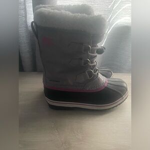 Sorel Gray and Black Boots with Pink Accents
Like new 
Size 1